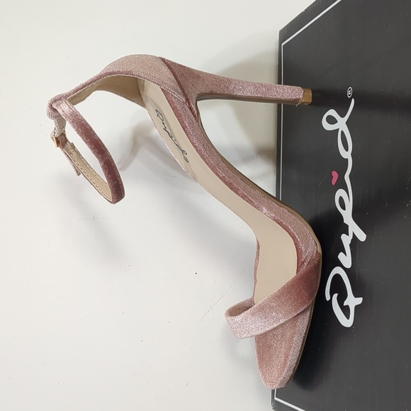 Qupid blush velvet heels sandals size 5.5 - Picture 1 of 9